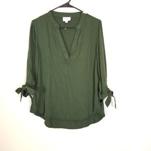 Everly Sz Medium Green V Neck Blouse#CET4043